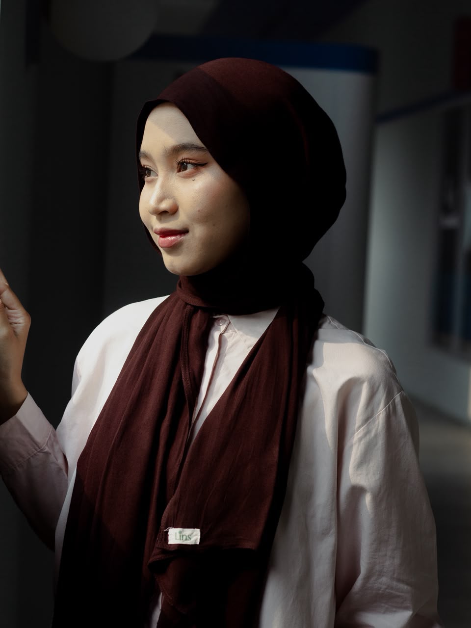 Gerak pashmina viscose bamboo saat dipakai untuk aktivitas harian